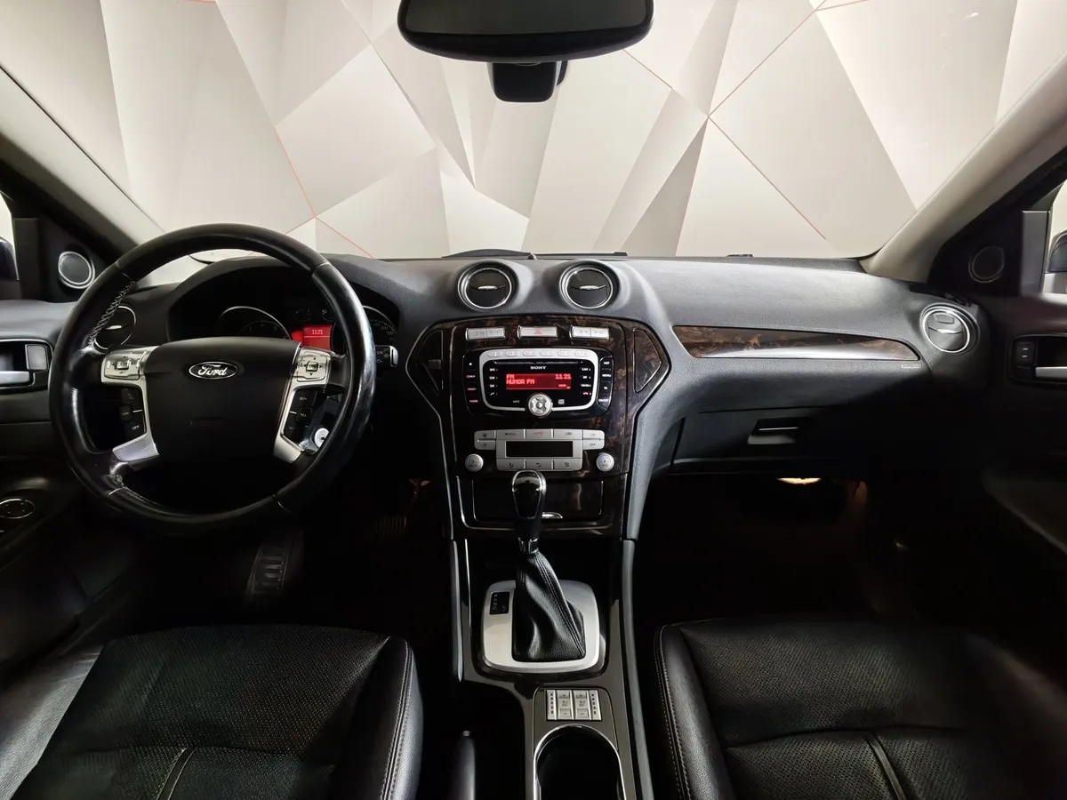 Ford Mondeo 2.3 AT (160 л.с.) Ghia Красный в АВИЛОН. Слайд №14