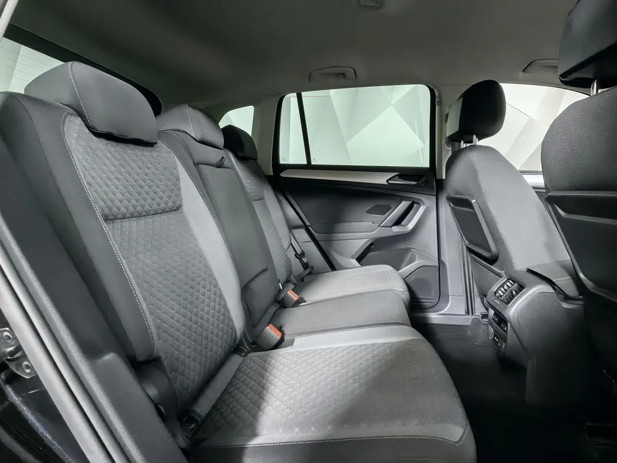 Volkswagen Tiguan 2.0 TSI 4Motion DSG (180 л.с.) Comfortline Черный в АВИЛОН. Слайд №16