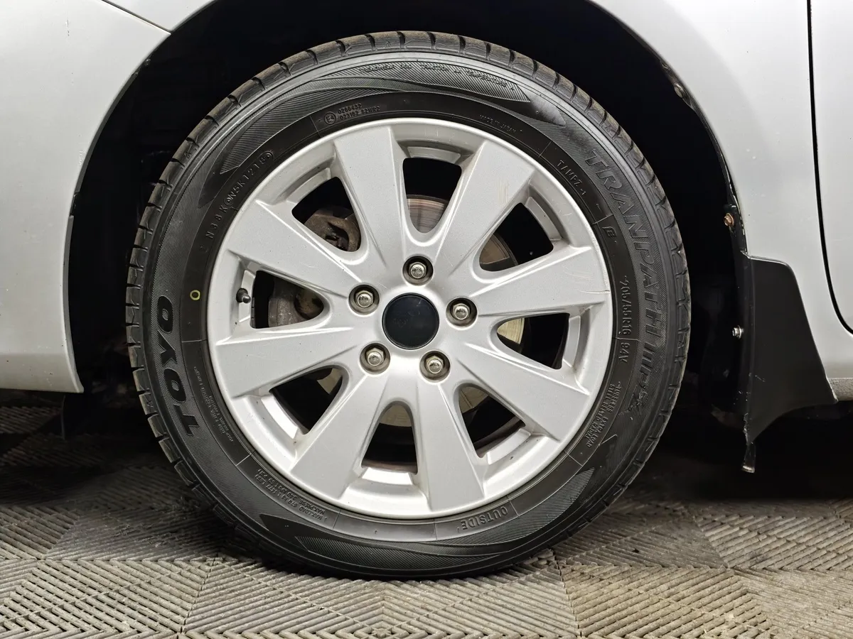 Toyota Corolla 1.6 MT (124 л.с.) Серебристый в АВИЛОН. Слайд №9