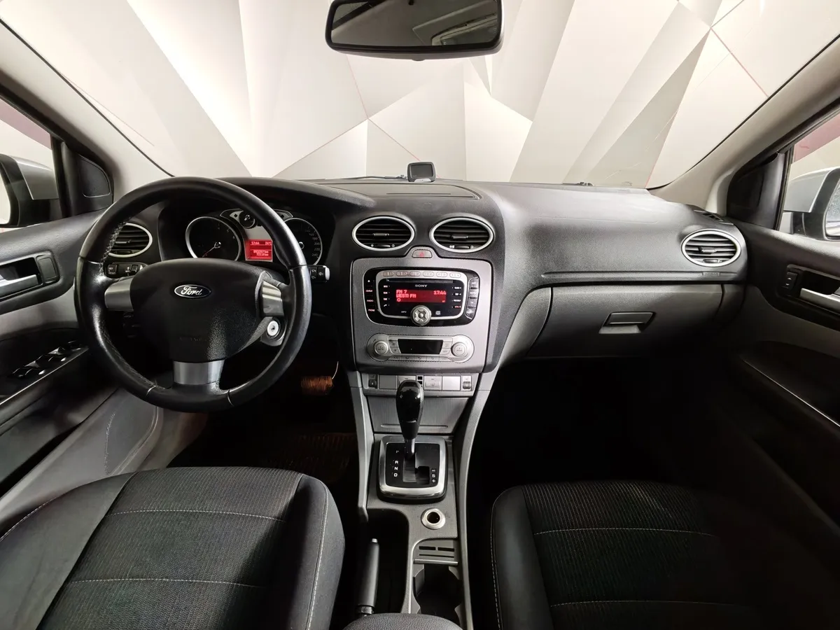 Ford Focus 1.6 AT (101 л.с.) Titanium Серебристый в АВИЛОН. Слайд №14