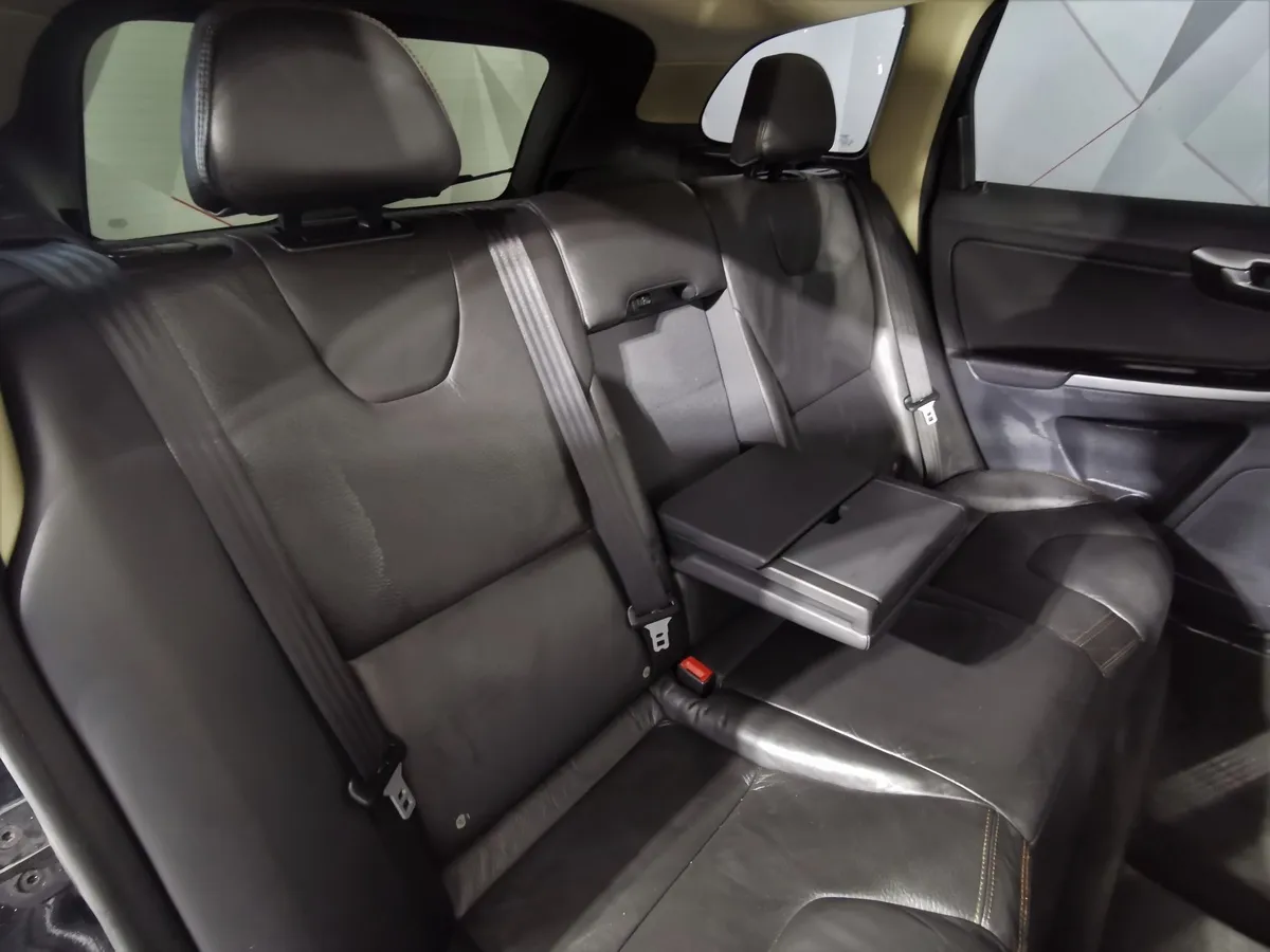 Volvo XC60 2.0 T AT (203 л.с.) Черный в АВИЛОН. Слайд №16