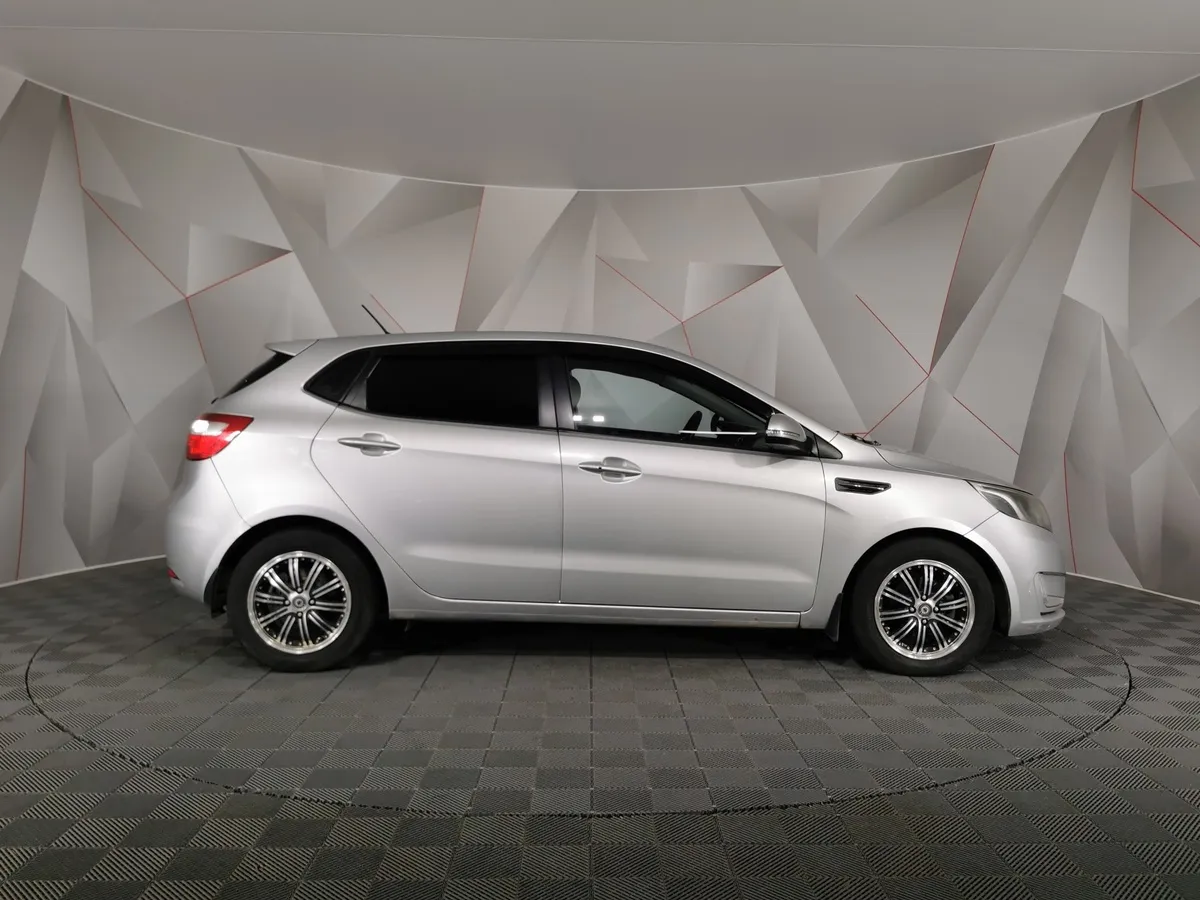 Kia Rio 1.6 AT (123 л.с.) Серебристый в АВИЛОН. Слайд №6