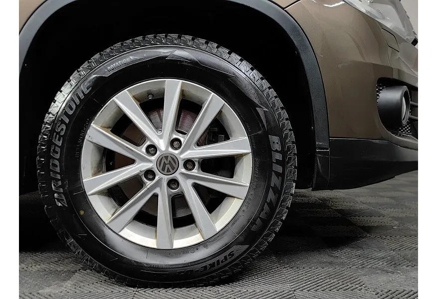 Volkswagen Tiguan 2.0 TSI 4Motion AT (180 л.с.) CLUB Коричневый в АВИЛОН. Слайд №9