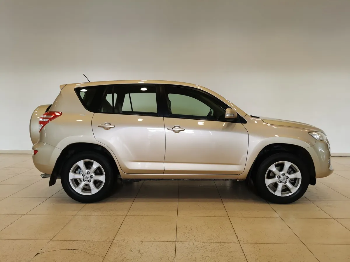 Toyota RAV4 2.0 CVT (148 л.с.) Стандарт Бежевый в АВИЛОН. Слайд №6