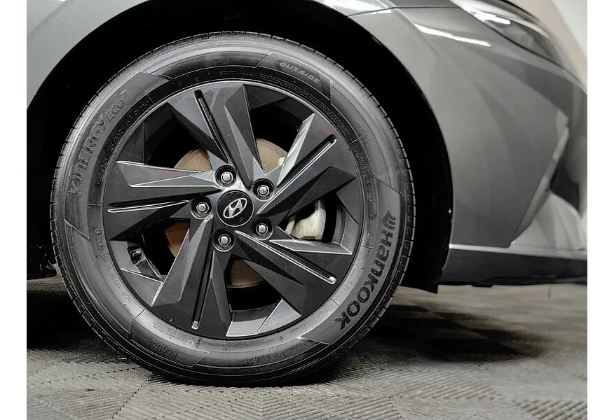 Hyundai Elantra 1.6 AT (128 л.с.) Elegance + Smart Sense Серый в АВИЛОН. Слайд №9