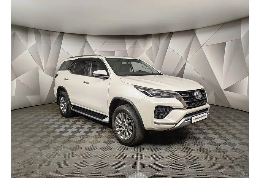 Toyota Fortuner 2.8d AT 4WD (200 л.с.) Белый в АВИЛОН. Слайд №3