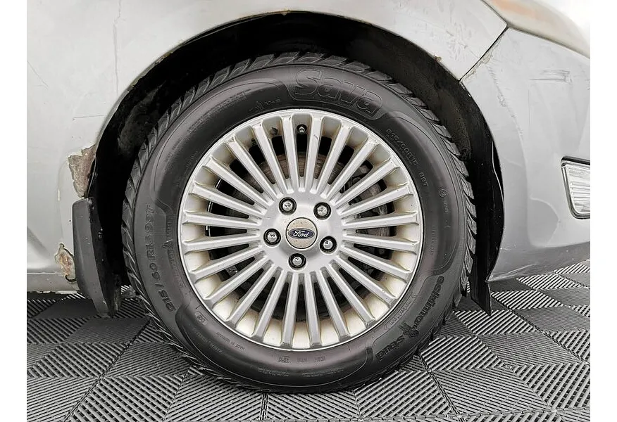 Ford Mondeo 2.0 MT (145 л.с.) Серебристый в АВИЛОН. Слайд №9