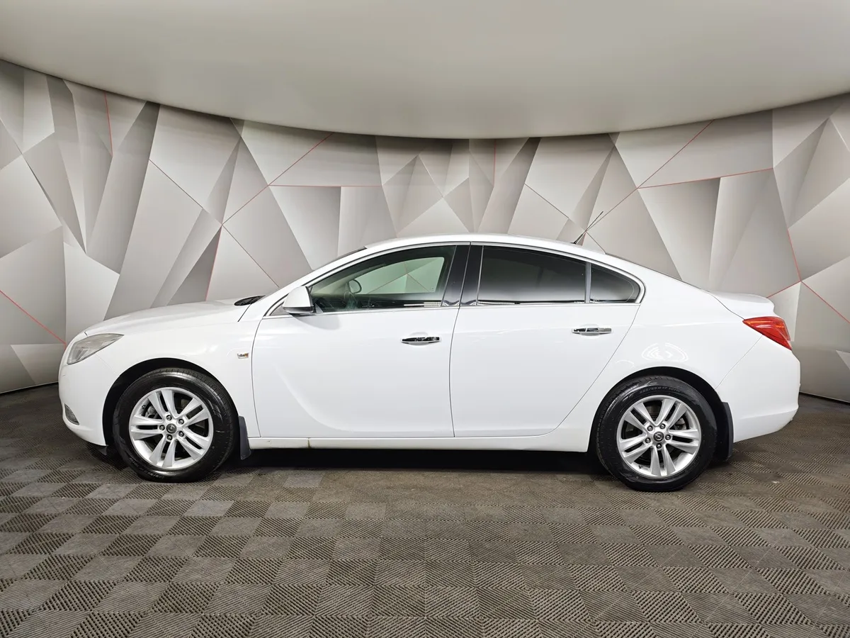 Opel Insignia 2.0 Turbo AT (220 л.с.) Белый в АВИЛОН. Слайд №5