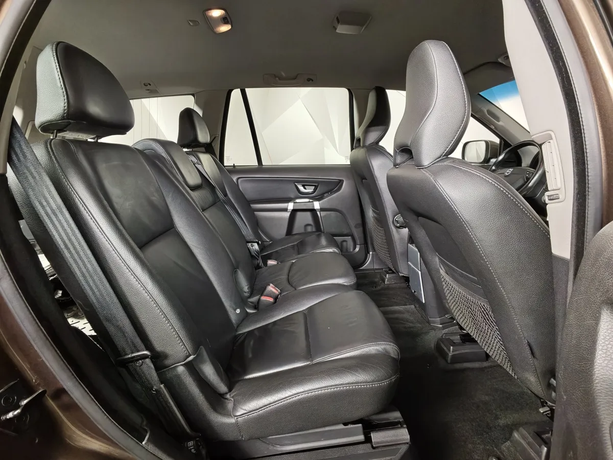 Volvo XC90 2.5 T5 Geartronic AWD (5 мест) (210 л.с.) Коричневый в АВИЛОН. Слайд №16