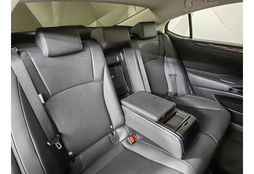 Lexus ES 250 2.5 AT (200 л.с.) Luxury Белый в АВИЛОН. Слайд №17