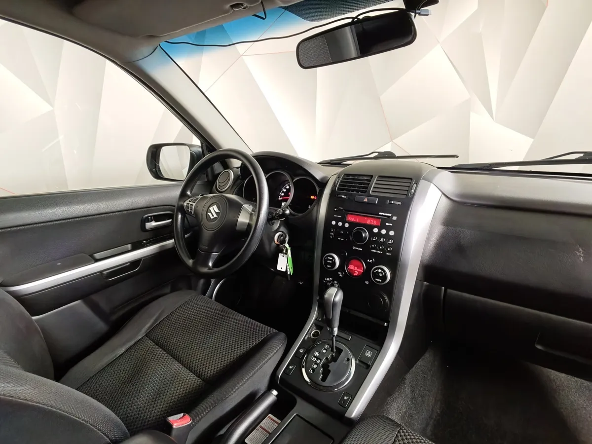 Suzuki Grand Vitara 2.0 AT (140 л.с.) Серебристый в АВИЛОН. Слайд №13