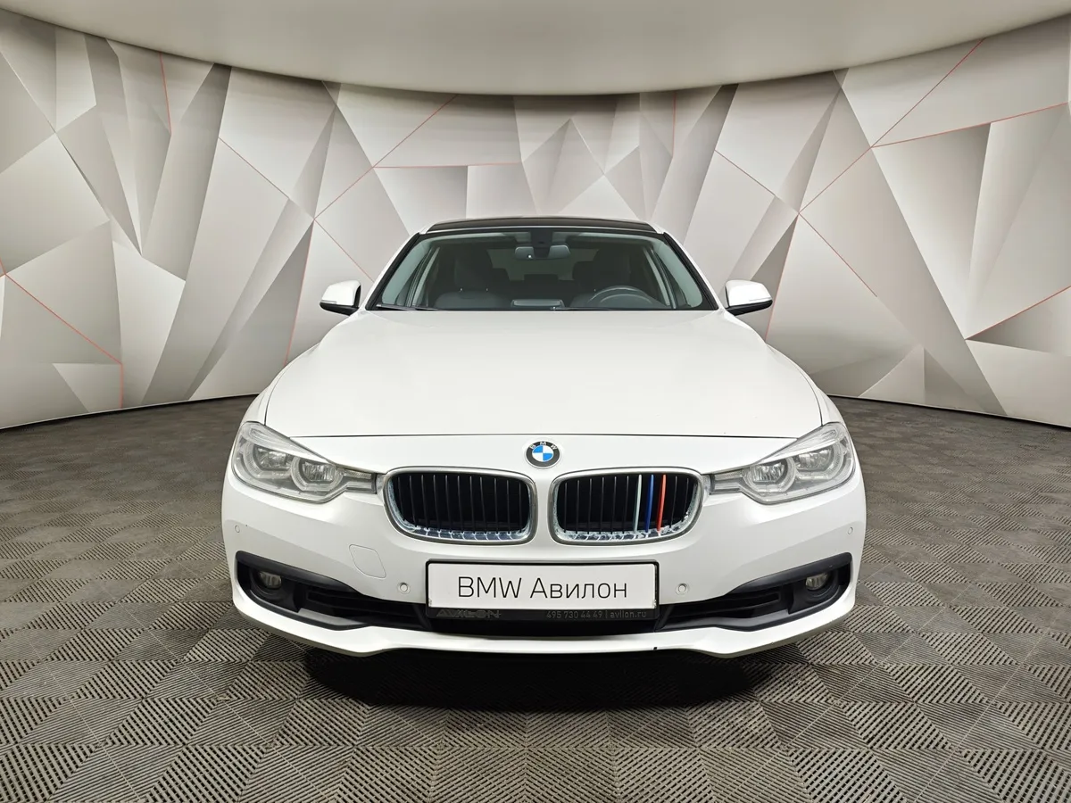 BMW 3 серия 320i xDrive AT (184 л.с.) M Sport Белый в АВИЛОН. Слайд №3