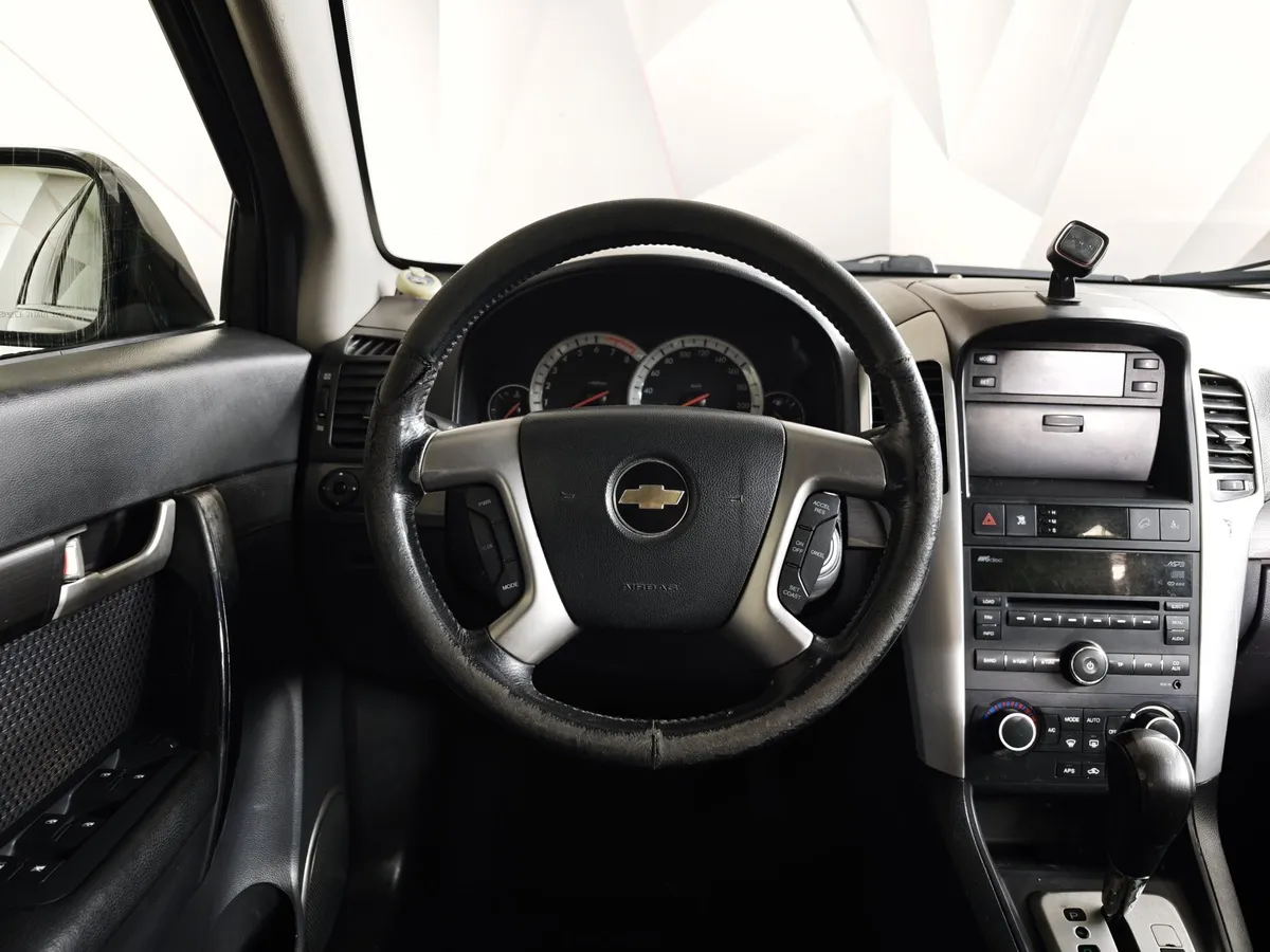 Chevrolet Captiva 2.4 AT 5 мест (136 л.с.) Черный в АВИЛОН. Слайд №17