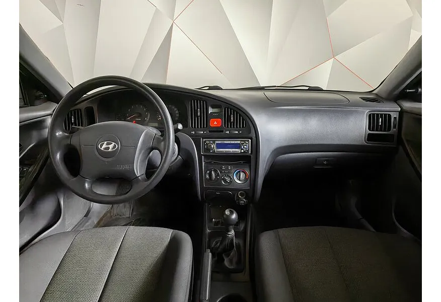 Hyundai Elantra 1.6 MT (105 л.с.) Бежевый в АВИЛОН. Слайд №12