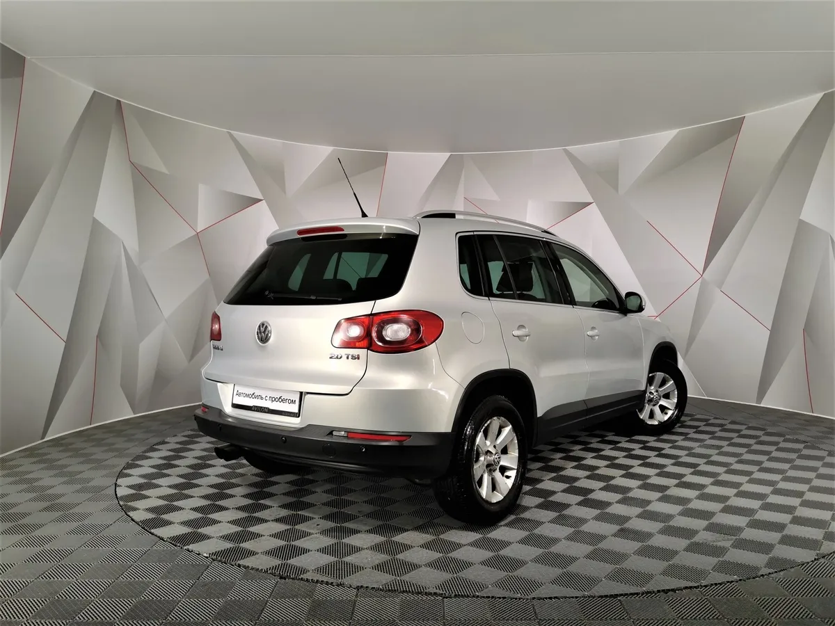 Volkswagen Tiguan 2.0 TSI 4Motion AT (170 л.с.) Sport&Style Серебристый в АВИЛОН. Слайд №2