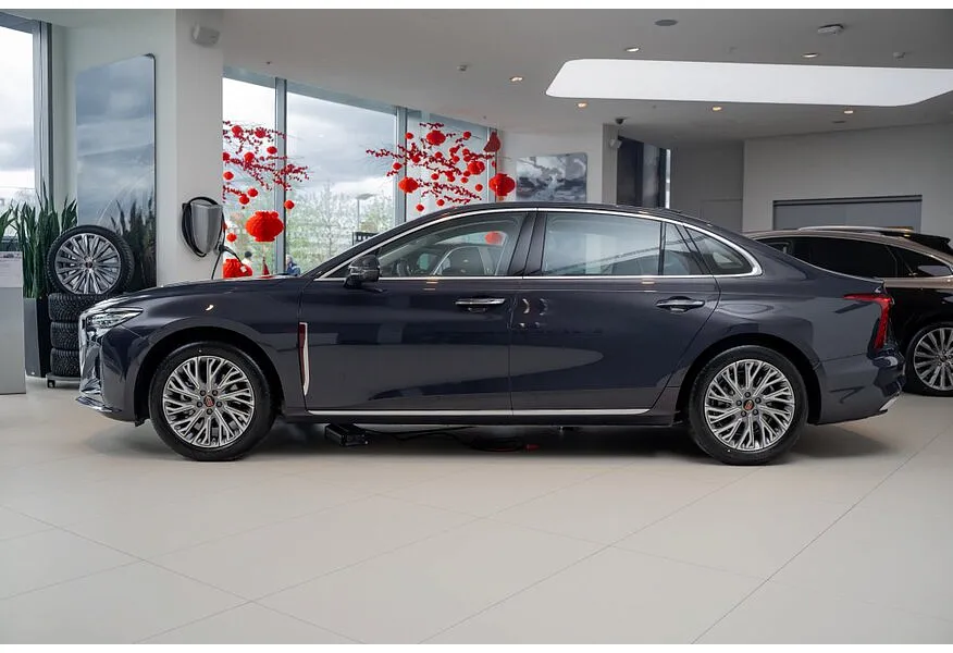 Hongqi H5 2.0 AT (218 л.с.) Deluxe Plus Коричневый в АВИЛОН. Слайд №2