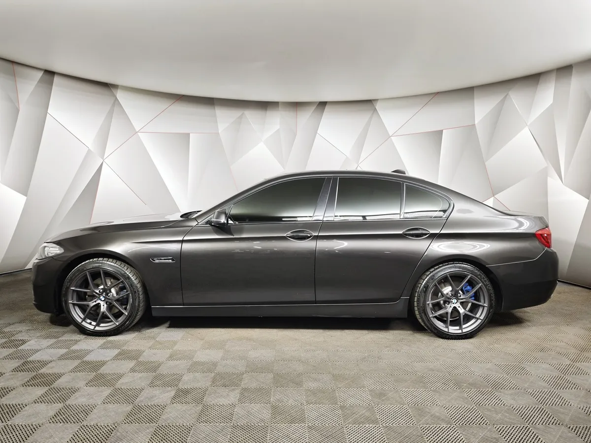 BMW 5 серия 520i AT (184 л.с.) Коричневый в АВИЛОН. Слайд №5
