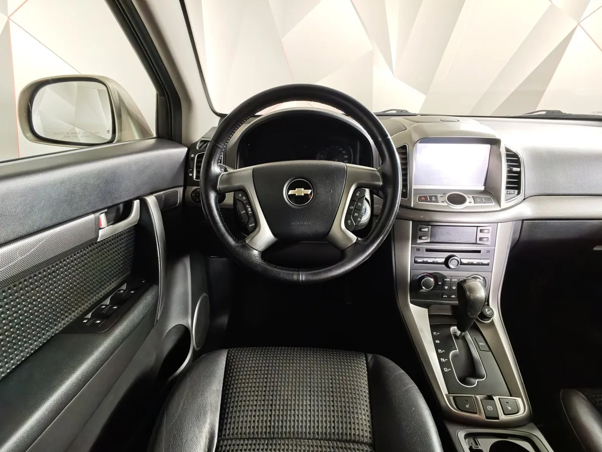 Chevrolet Captiva 2.4 AT (5 мест) (167 л.с.) LT Серебристый в АВИЛОН. Слайд №20