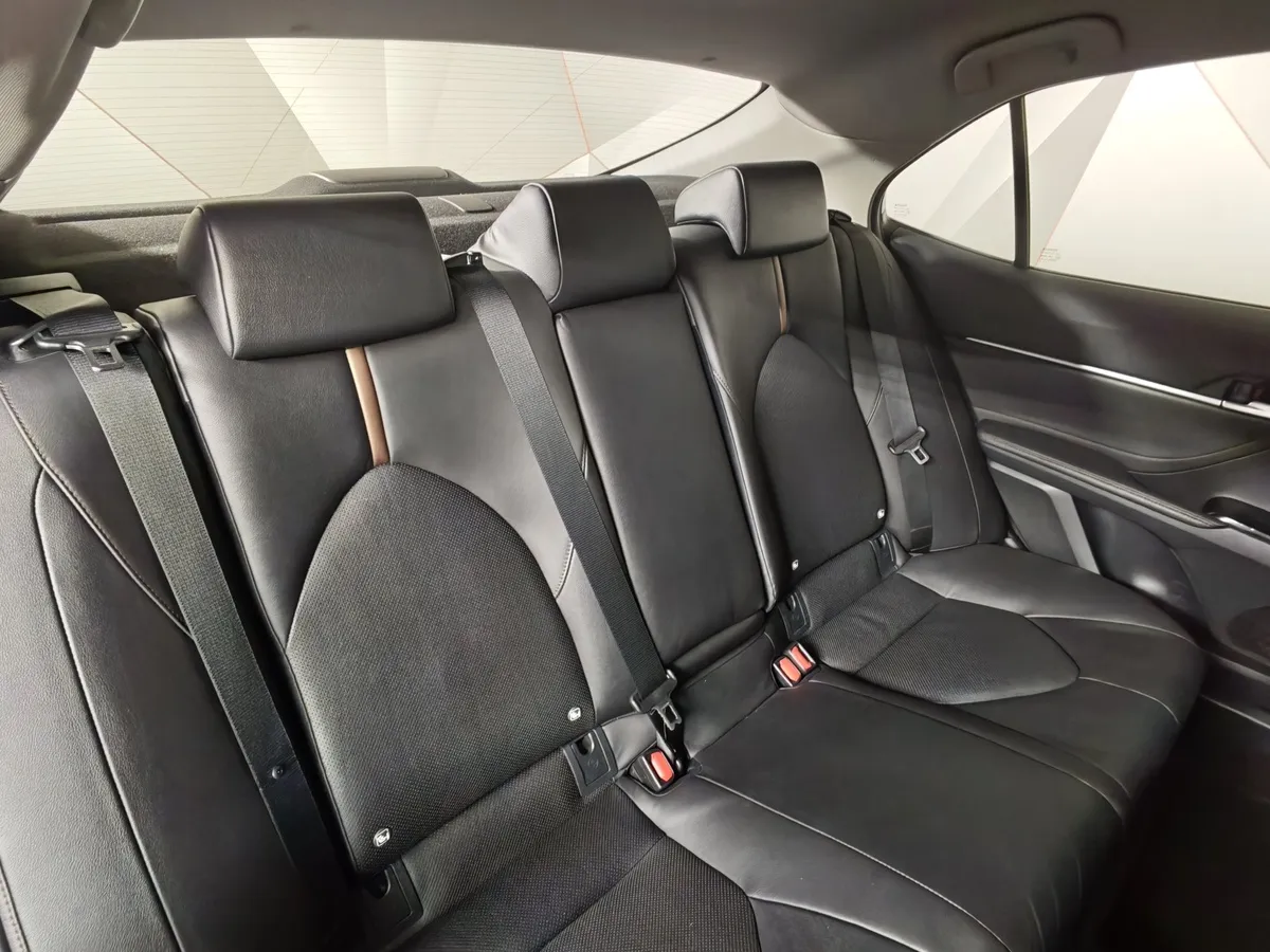 Toyota Camry 2.5 AT (181 л.с.) Черный в АВИЛОН. Слайд №16