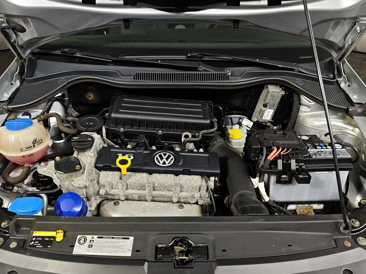Volkswagen Polo 1.6 MT (105 л.с.) Серебристый в АВИЛОН. Слайд №11