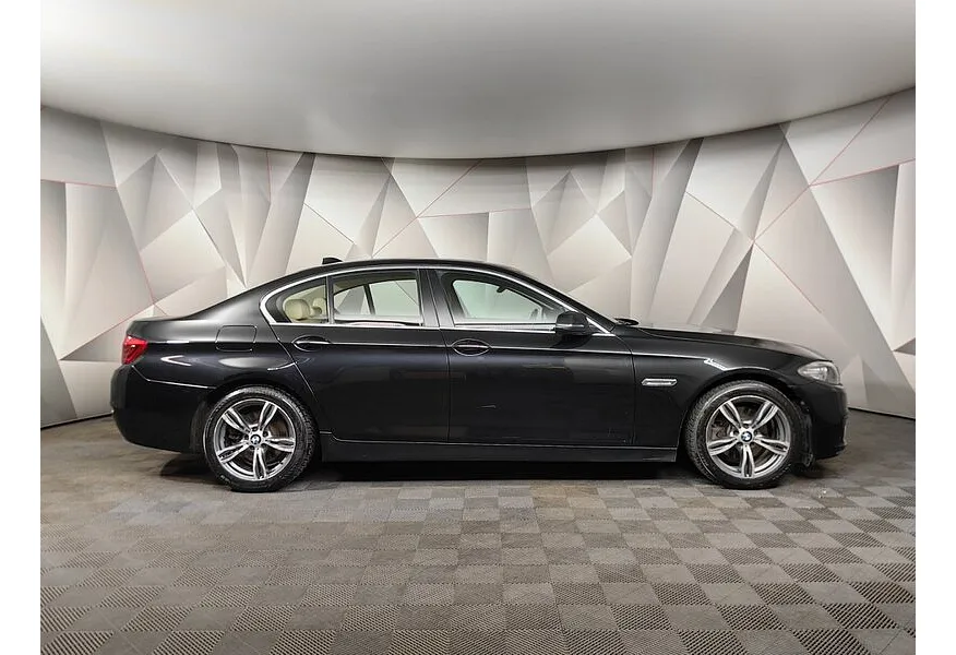 BMW 5 серия 520i Steptronic (184 л.с.) Базовая. Локальная сборка Черный в АВИЛОН. Слайд №6