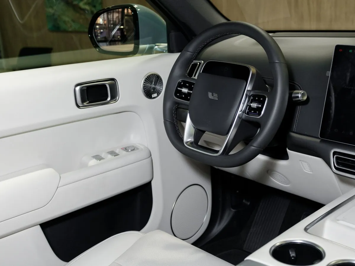 Li Auto L7 1.5 AT 4WD (449 л.с.) Ultra Голубой в АВИЛОН. Слайд №13