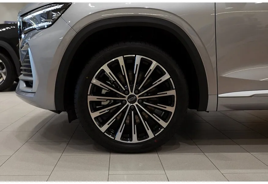 Geely Monjaro 2.0T 8AT 4WD (238 л.с.) Flagship Серебристый в АВИЛОН. Слайд №20