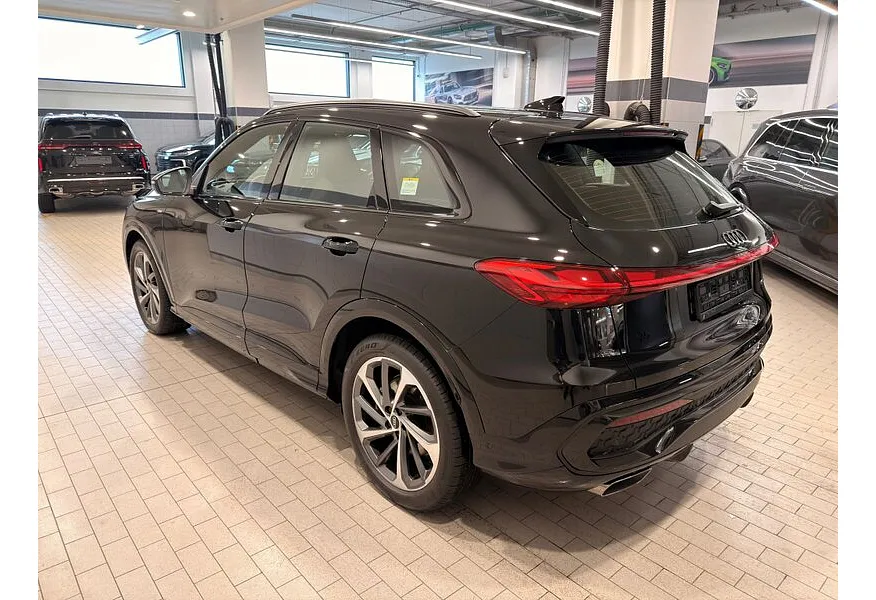 Audi Q5 2.0 TFSI S tronic quattro (272 л.с.) Черный в АВИЛОН. Слайд №3