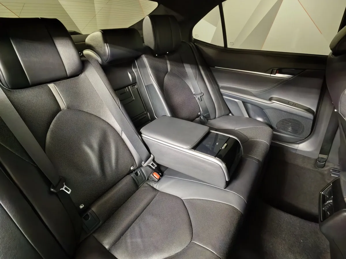Toyota Camry 2.5 AT (200 л.с.) Черный в АВИЛОН. Слайд №17
