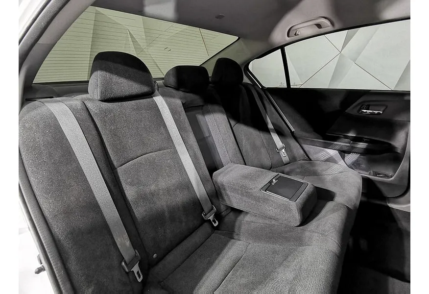 Honda Accord 2.4 AT (180 л.с.) Белый в АВИЛОН. Слайд №16