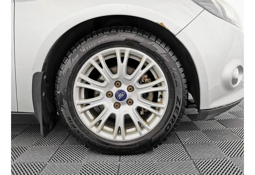 Ford Focus 1.6 PowerShift (125 л.с.) Titanium Серебристый в АВИЛОН. Слайд №9