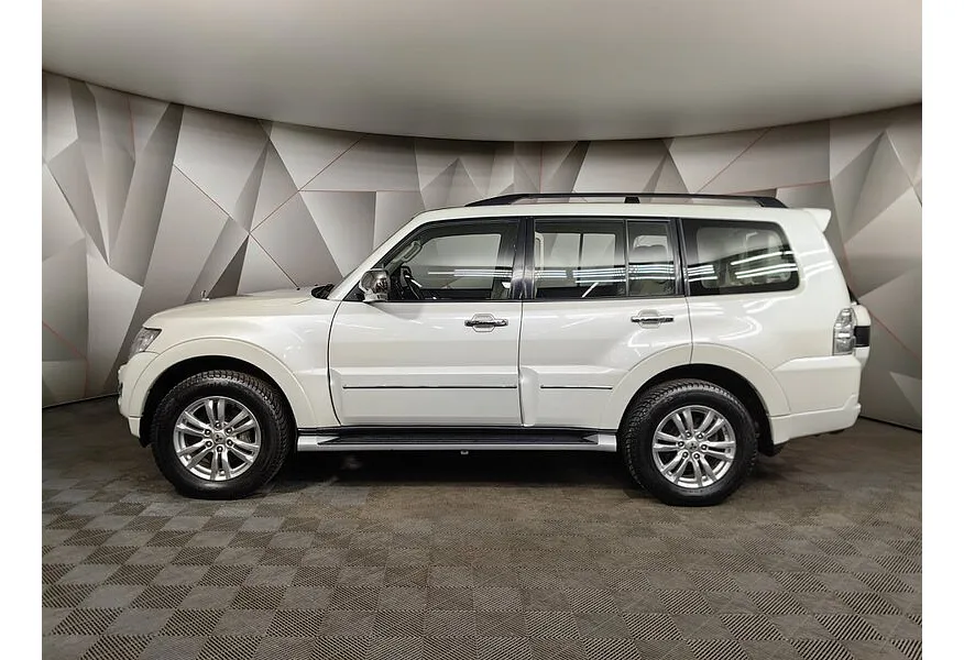 Mitsubishi Pajero 3.8 AT (250 л.с.) Белый в АВИЛОН. Слайд №5