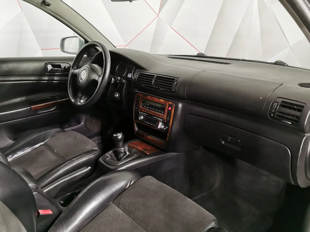 Volkswagen Passat 1.8 T MT (150 л.с.) Серебристый в АВИЛОН. Слайд №13