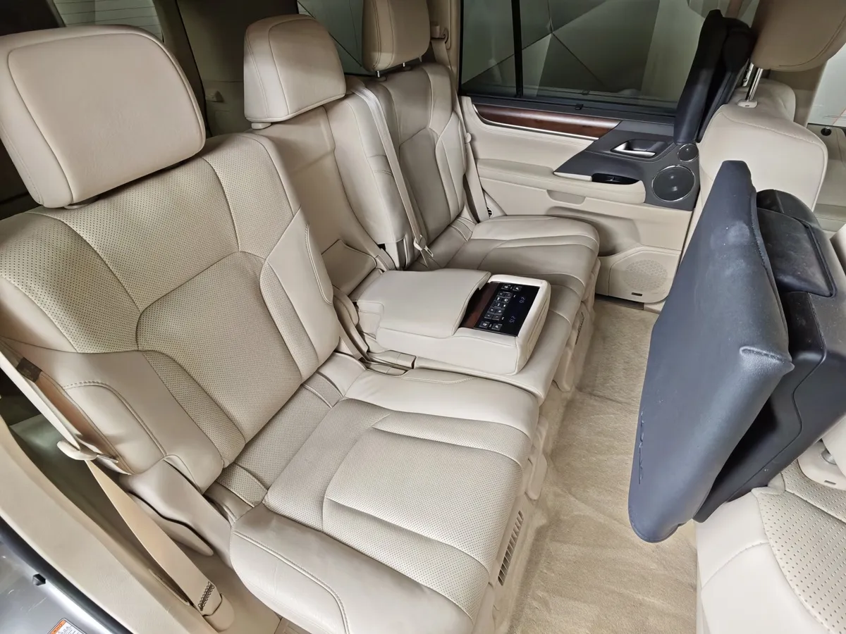 Lexus LX 570 AT (367 л.с.) Серый в АВИЛОН. Слайд №17