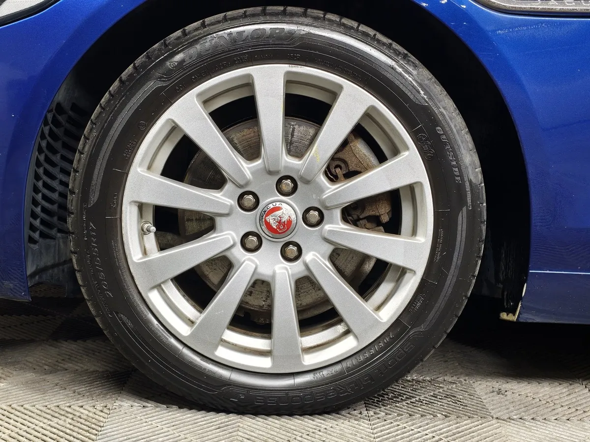Jaguar XE 2.0 D AT (180 л.с.) Prestige Синий в АВИЛОН. Слайд №9