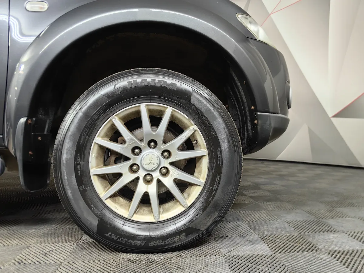 Mitsubishi Pajero Sport 2.5 DI-D AT AWD (178 л.с.) Серый в АВИЛОН. Слайд №9