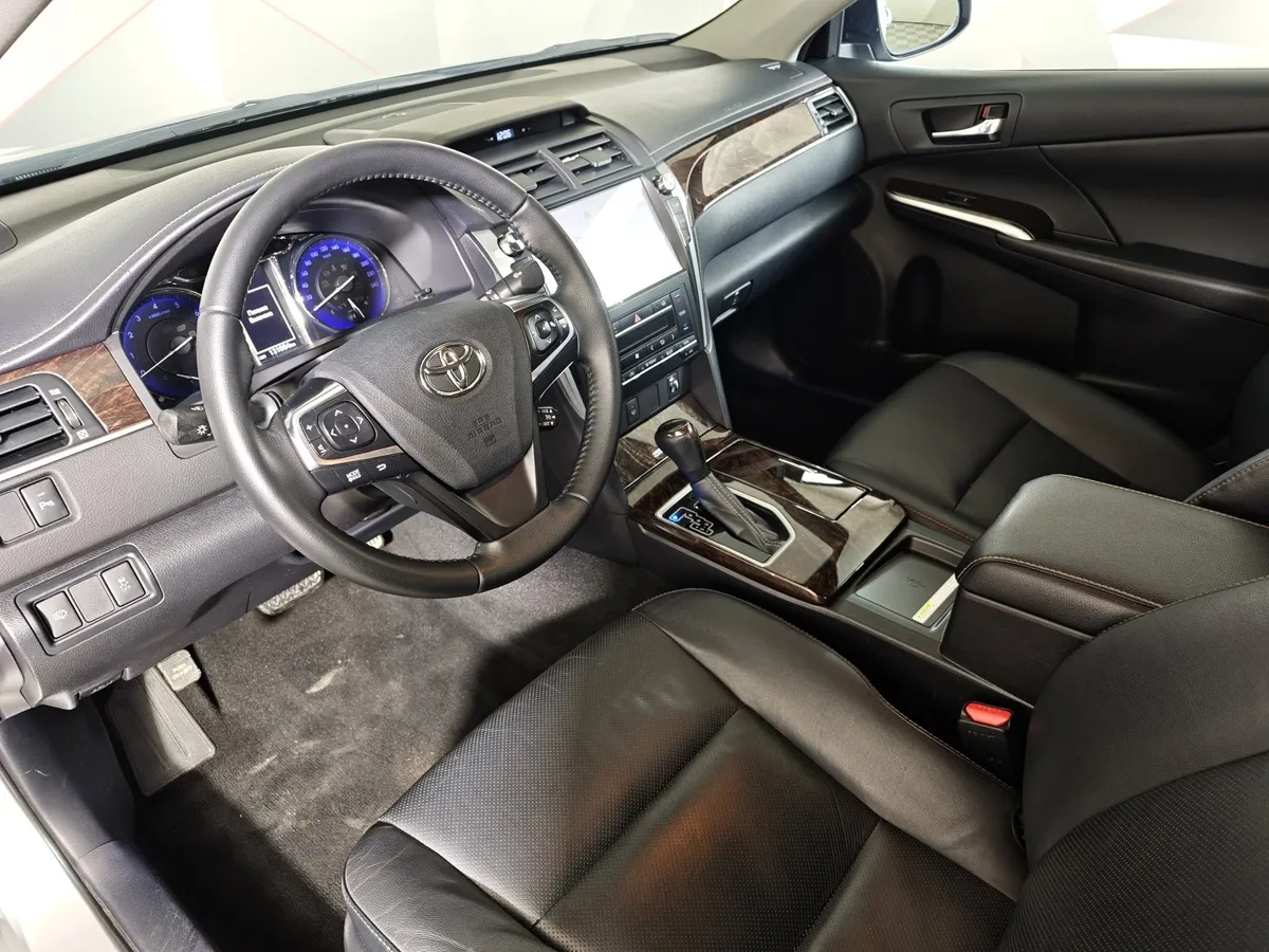 Toyota Camry 2.5 AT (181 л.с.) Классик Серебристый в АВИЛОН. Слайд №19