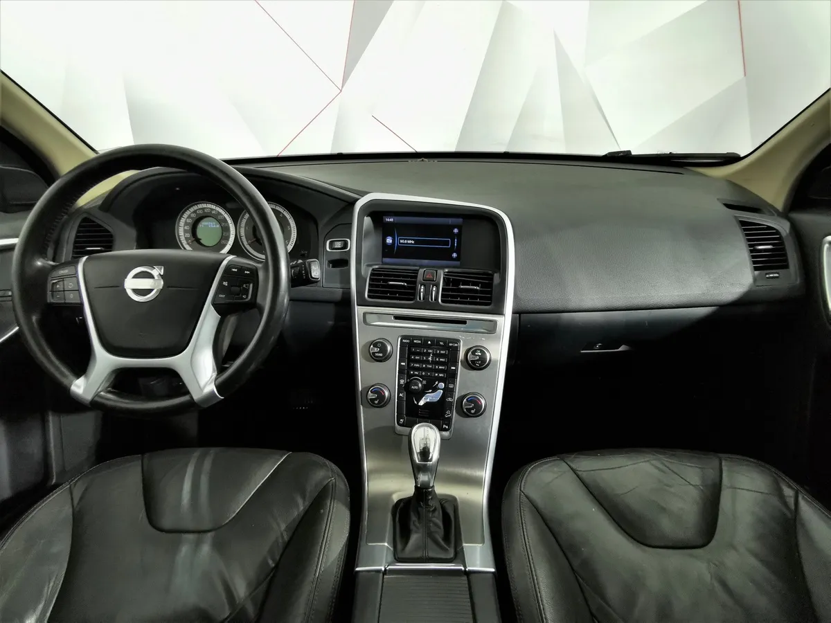Volvo XC60 2.4 D5 Geartronic AWD (215 л.с.) Белый в АВИЛОН. Слайд №12
