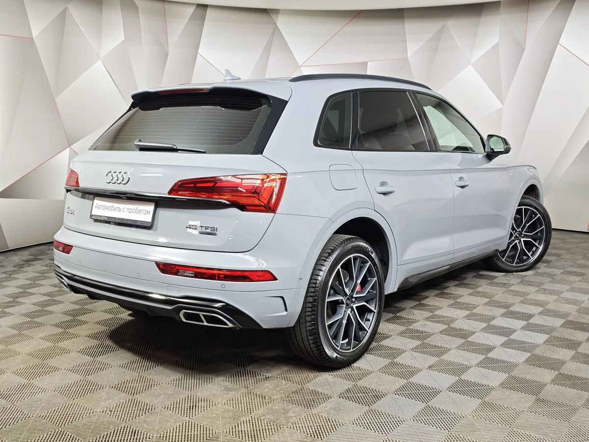 Audi Q5 L 2.0 TFSI S tronic quattro (245 л.с.) Luxury Dynamic Серый в АВИЛОН. Слайд №2