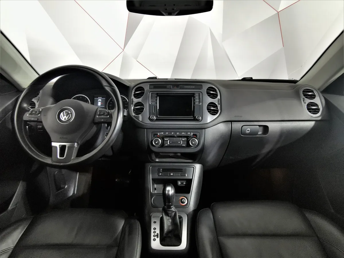 Volkswagen Tiguan 2.0 TSI 4Motion AT (170 л.с.) Sport&Style Красный в АВИЛОН. Слайд №12