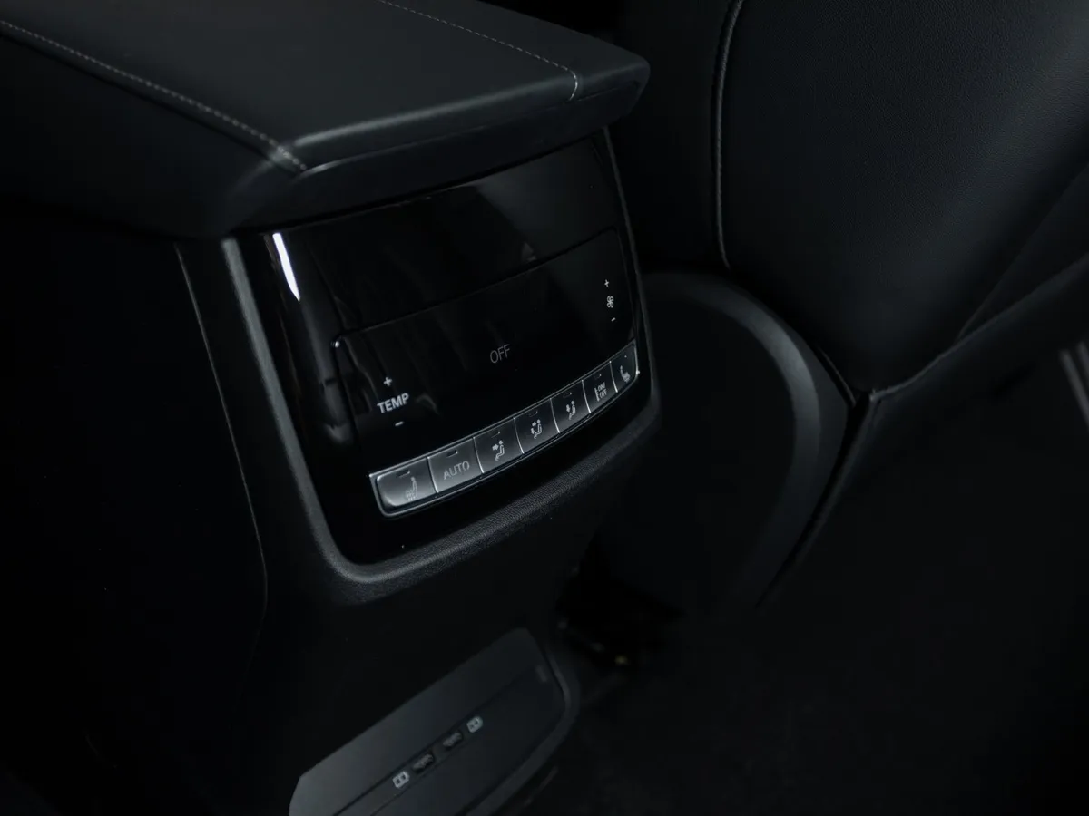 Москвич М90 2.0 ATT 4WD (200 л.с.) Ультимейт Серебристый в АВИЛОН. Слайд №19