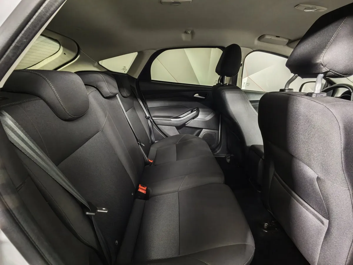 Ford Focus 1.6 Ti-VCT PowerShift (125 л.с.) Trend Белый в АВИЛОН. Слайд №15
