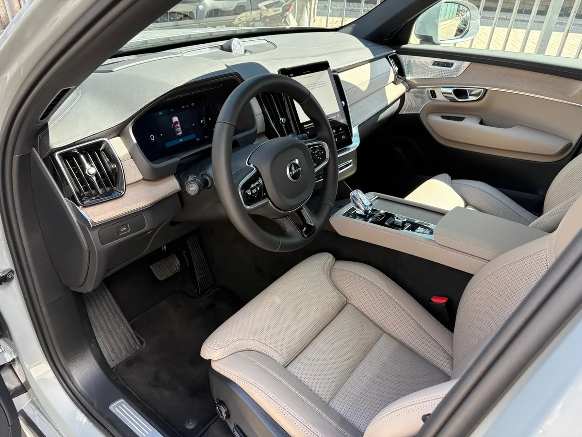 Volvo XC90 2.0 B6 mild hybrid AT AWD (7 мест) (300 л.с.) Ультра темный Серый в АВИЛОН. Слайд №4 Volvo XC90 2.0 B6 mild hybrid AT AWD (7 мест) (300 л.с.) Ультра темный Серый в АВИЛОН. Слайд №4