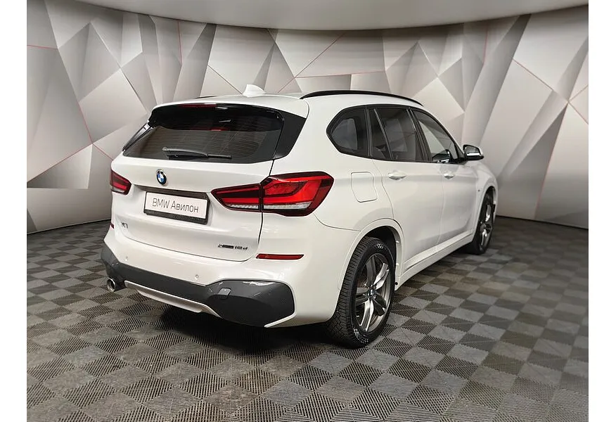 BMW X1 18d xDrive (150 л.с.) M Sport Белый в АВИЛОН. Слайд №2
