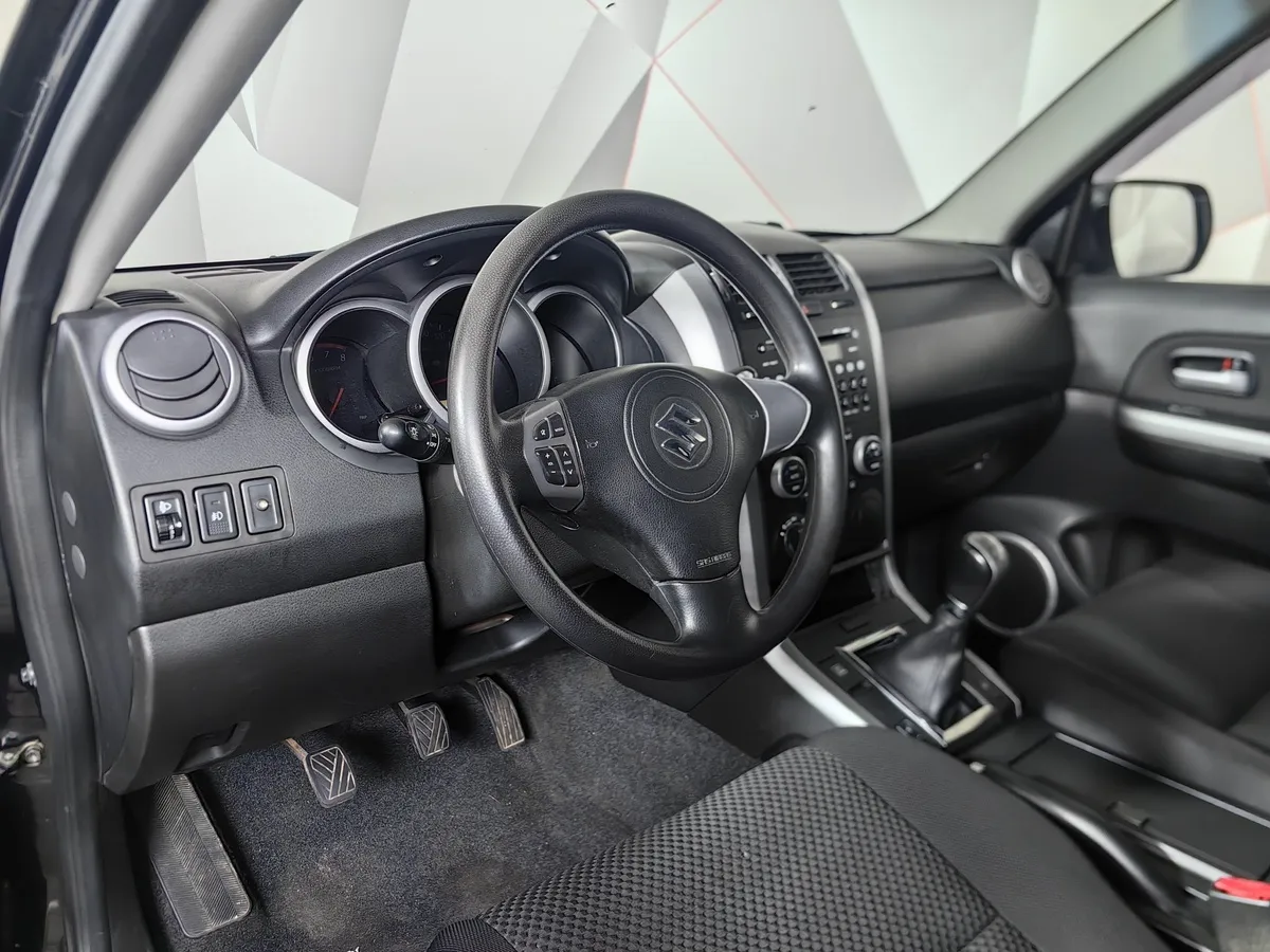 Suzuki Grand Vitara 2.0 MT AWD (140 л.с.) Черный в АВИЛОН. Слайд №18