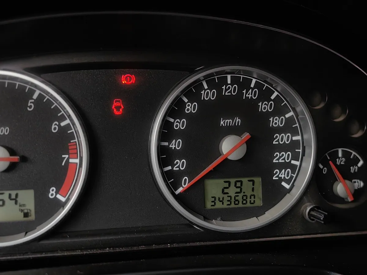 Ford Mondeo 2.0 MT (145 л.с.) Серый в АВИЛОН. Слайд №15