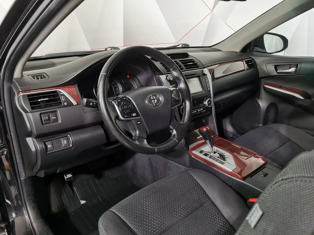 Toyota Camry 2.5 AT (181 л.с.) Классик Черный в АВИЛОН. Слайд №18