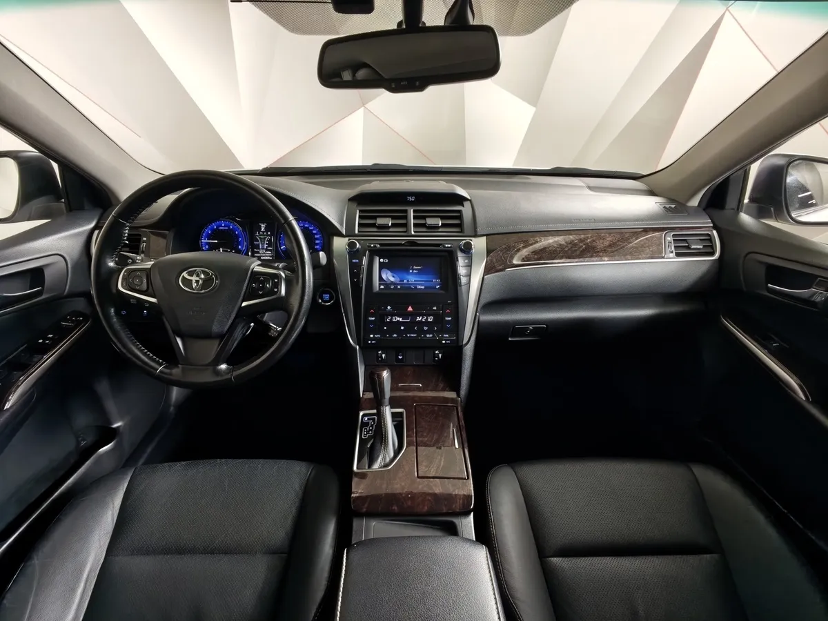 Toyota Camry 2.5 AT (181 л.с.) Белый в АВИЛОН. Слайд №13