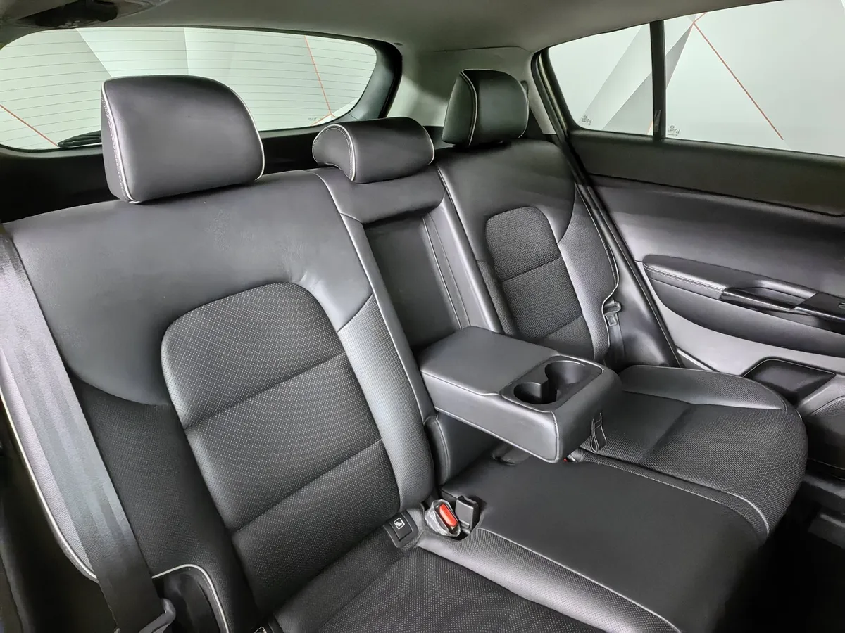 Kia Sportage 2.0 CRDi AT 4WD (185 л.с.) Premium Желтый в АВИЛОН. Слайд №16