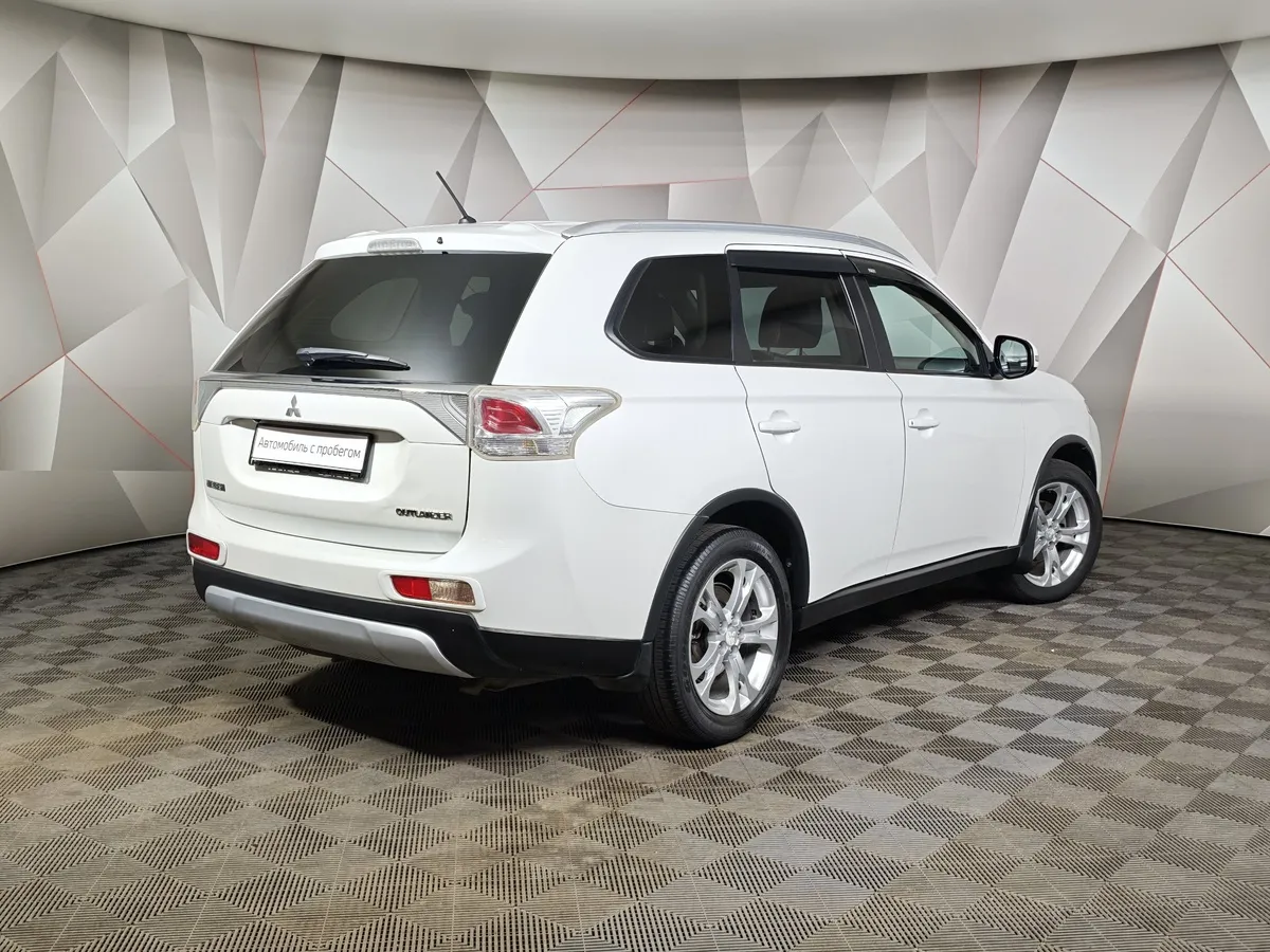 Mitsubishi Outlander 2.0 CVT 4WD (146 л.с.) Белый в АВИЛОН. Слайд №2